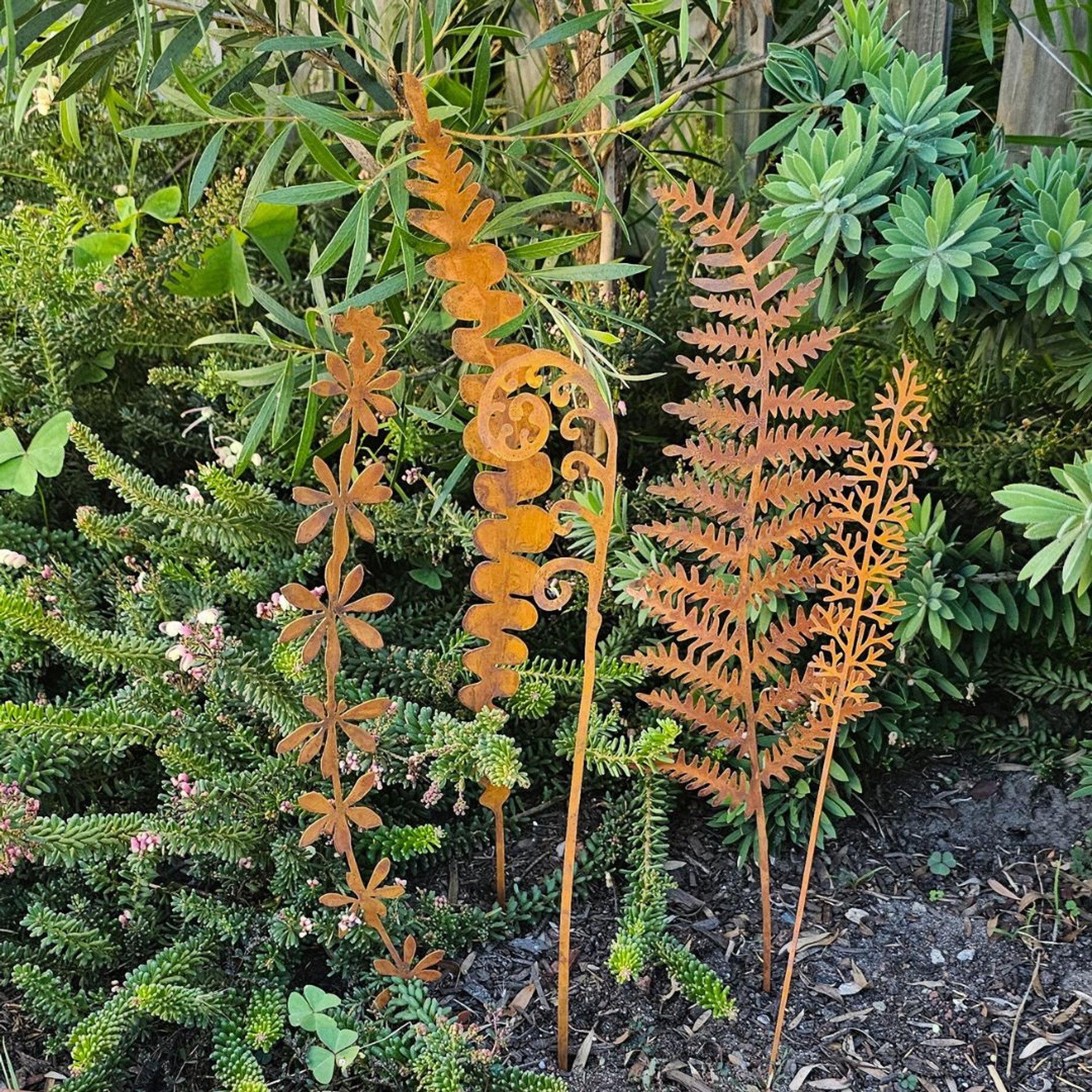 Wild Flora Plant - Cast-Iron Garden Stake