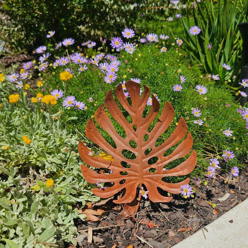 Monstera Leaf Large - Cast-Iron Garden Stake