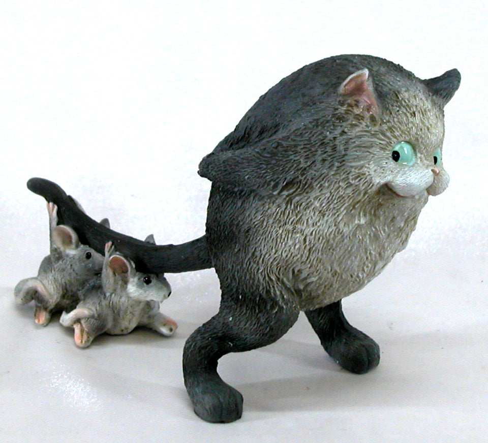 Thinking Cat With Mouse